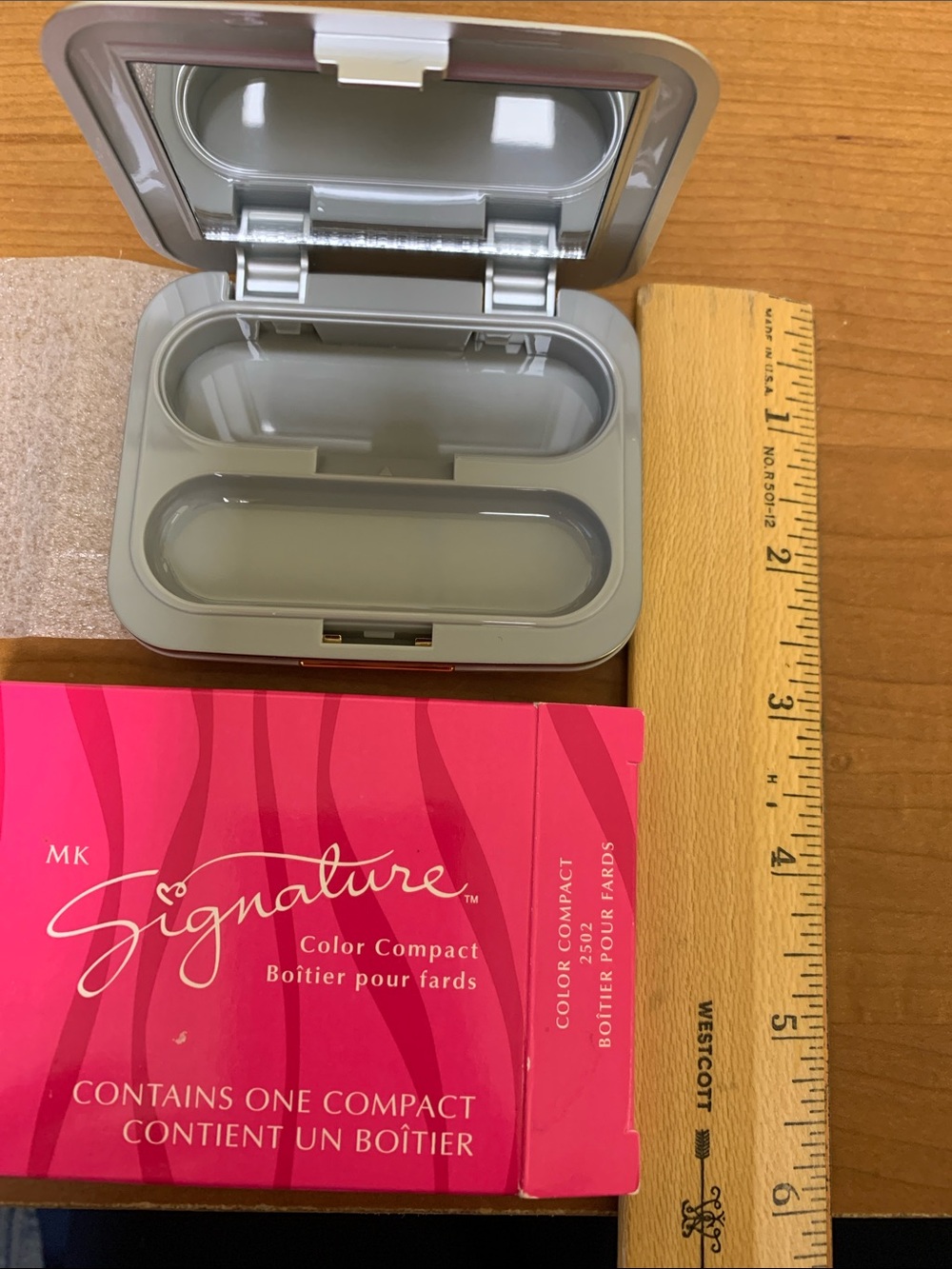 Mary Kay Signature Color Compact for cheek color or eye color